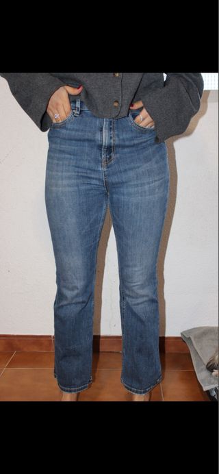Pantalones vaqueros acampanados