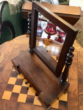 Toucador romântico antigo