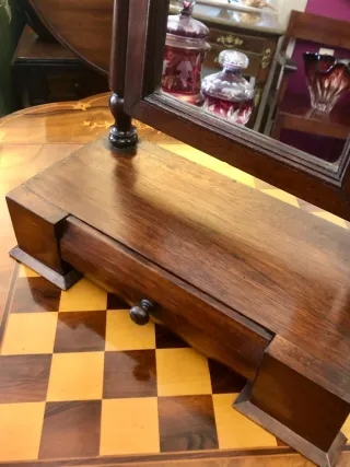 Toucador romântico antigo