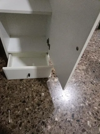 Mueble auxiliar blanco con cajón