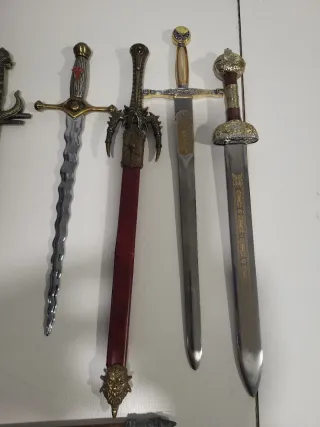 Espadas decorativas abrecartas
