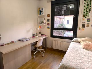 Dormitorio juvenil casi nuevo
