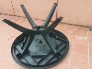 Mesa redonda jardín verde y blanco