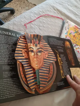 Detective , Tutankamón . Chistes