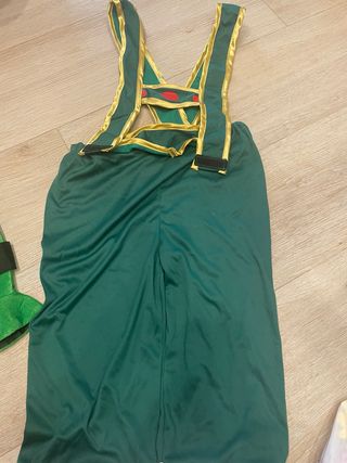 Disfraz verde con tirantes dorados