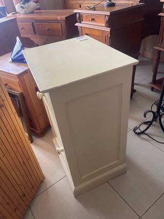 Mueble auxiliar de madera color beige