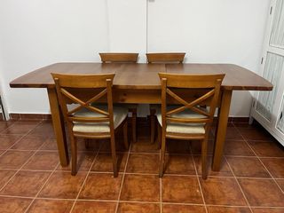 Mesa extensible y 4 Sillas Comedor Madera