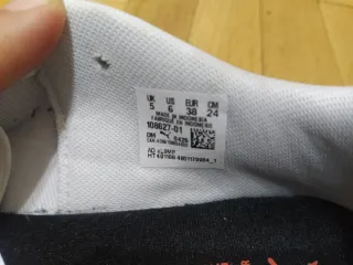 Zapatillas Fútbol Sala Blancas y Naranja