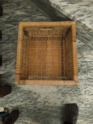 Cesta de mimbre cuadrada