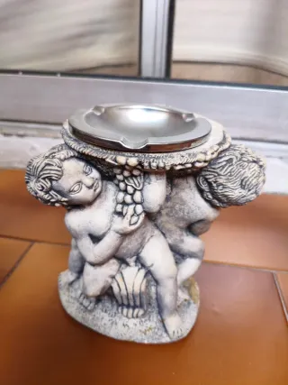 Figuras mechero y cenicero querubines