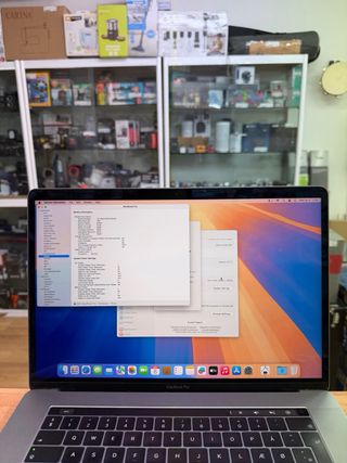 MacBook Pro 2019 15”  i7 16GB RAM 256GB SSD