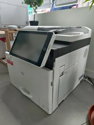 Impresora Ricoh IM C300 Multifunción