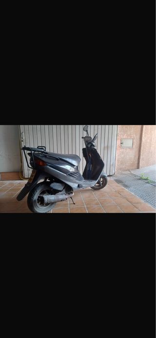 Suzuki Addres Scooter Negro/Gris
