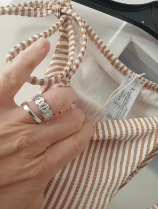 Braga bikini Oysho rayas marrones y blancas