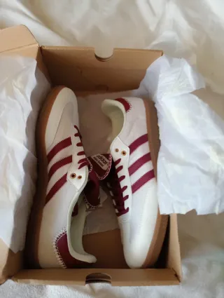 Zapatillas Adidas Clásicas Blancas y Rojas