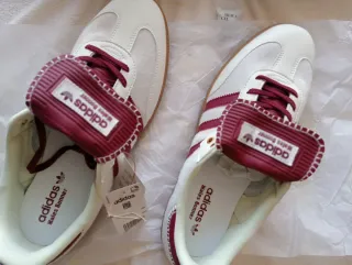 Zapatillas Adidas Clásicas Blancas y Rojas