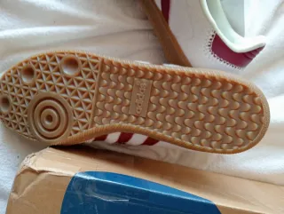 Zapatillas Adidas Clásicas Blancas y Rojas