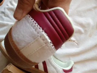 Zapatillas Adidas Clásicas Blancas y Rojas