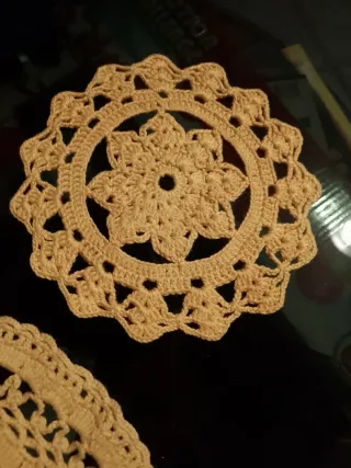 Centrini giallo ocra