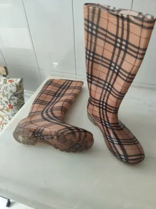 Botas de agua cuadros beige y marrón