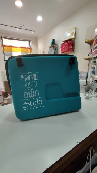 Fondello Alfa per macchina da cucire disponibile in vari colori