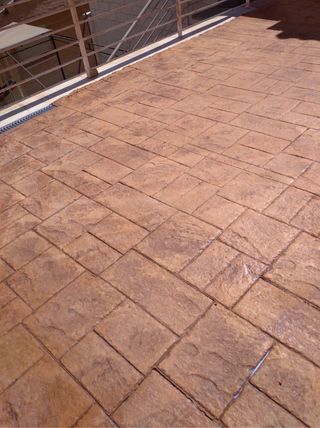 Hormigón impreso escaleras y patio