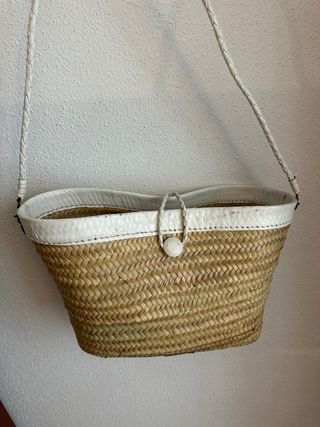 Bolso de playa tejido en paja y en piel blanca