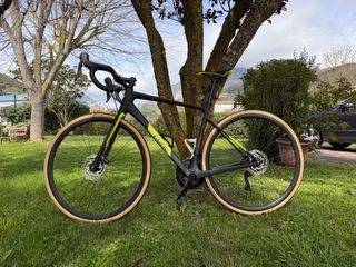 Bicicleta Cube Attain Race