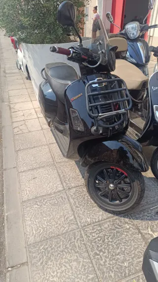 Vespa GTS 300 Super Negra 2008