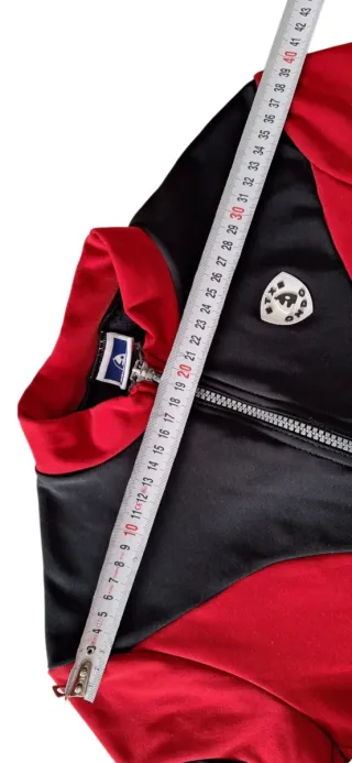 Mono térmico deportivo negro y rojo