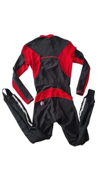 Mono térmico deportivo negro y rojo