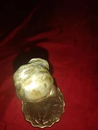 Figura bronce niño con gorra antigua