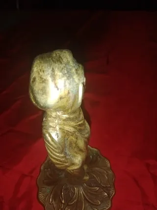 Figura bronce niño con gorra antigua