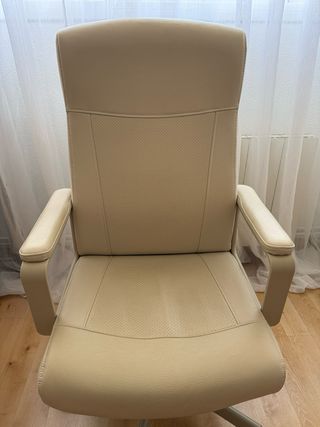 Silla giratoria IKEA MILLBERGET beige