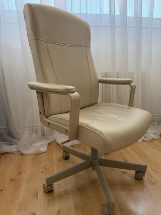 Silla giratoria IKEA MILLBERGET beige
