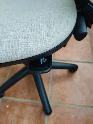 Silla de oficina beige