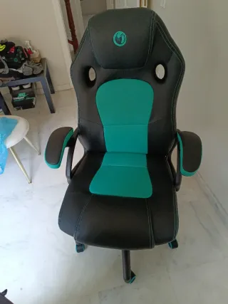 Silla Gaming Nacon Negra y Turquesa