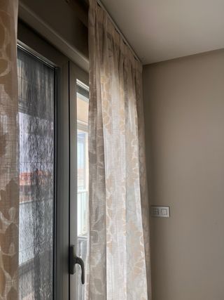 Cortina de hilo El Corte Inglés beige, más riel