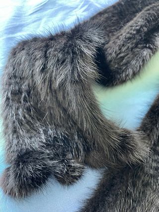 BUFANDA color VISÓN tricotado. Negra