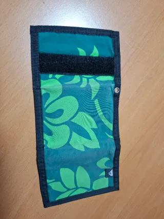Cartera Quiksilver con cadena