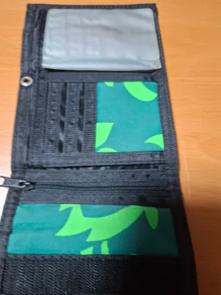 Cartera Quiksilver con cadena