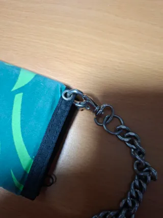 Cartera Quiksilver con cadena