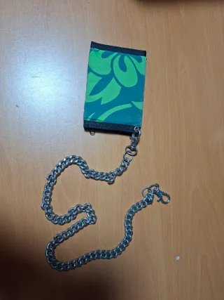 Cartera Quiksilver con cadena
