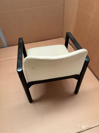 Sillón de sala de espera beige y negro
