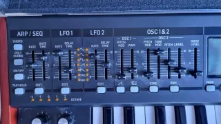 Behringer Deepmind 6 con Estuche Rígido