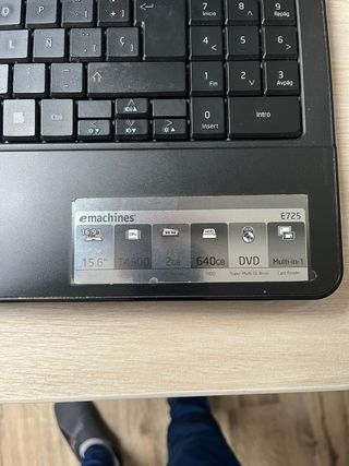 Portátil eMachines 15.6 T4500 2GB RAM 640GB HDD