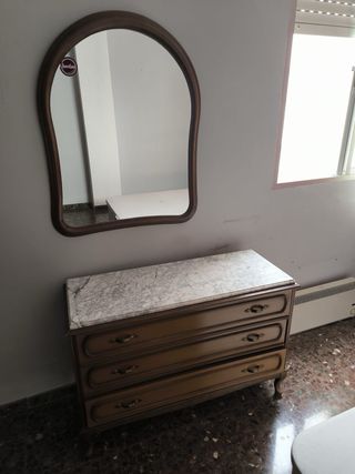 Mesitas de noche y cómoda madera mármol.