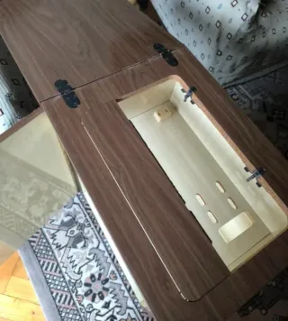Mesa armario para máquina de coser