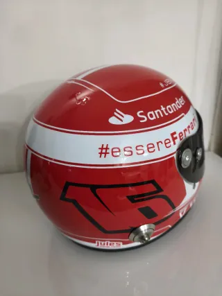 Casco Ferrari Charles Leclerc 1:1