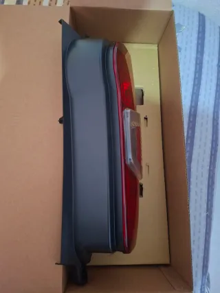 Piloto trasero izquierdo Peugeot nuevo